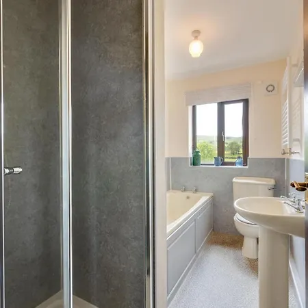 4 Bed In Oc-ds940 * Hawes